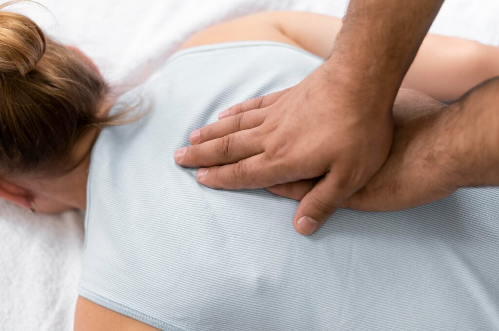 Ondes de choc ou massage classique : quelles différences pour soulager la douleur ?